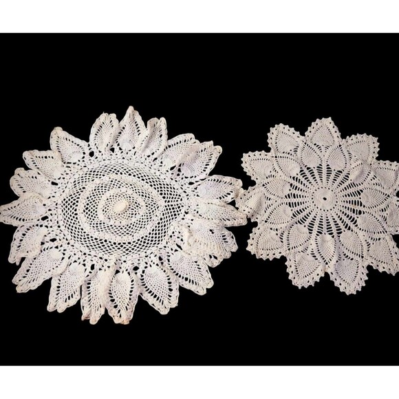 Set of 2 Vtg Hand Crocheted Doilies Linens Round Pineapple Cream Cottage Core - Picture 1 of 10